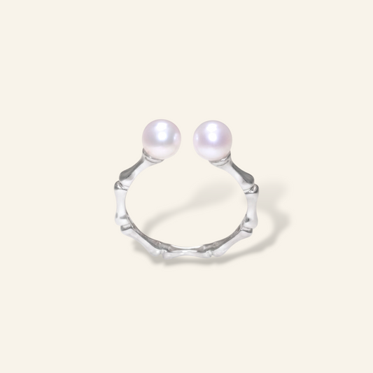 Silver ring with two pearls 