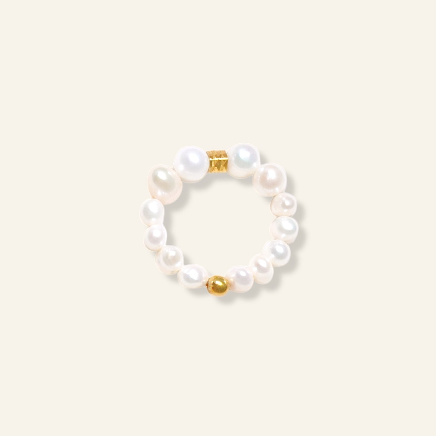 Pearl bracelet with gold clasp 