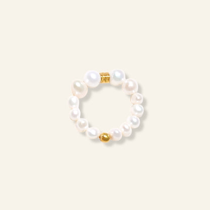 Pearl bracelet with gold clasp 