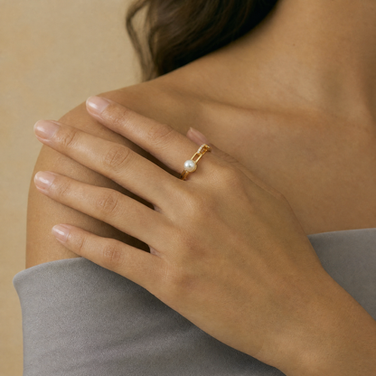 Luminous Link Pearl Ring